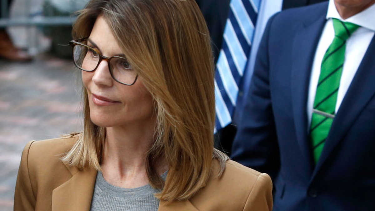 "Pełna chata": Córki Lori Loughlin wyrzucone z uniwersytetu po skandalu łapówkarskim