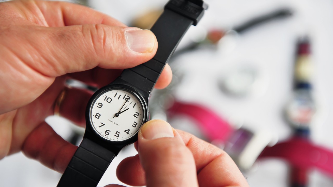 Kiedy jest zmiana czasu w zimowy 2025?