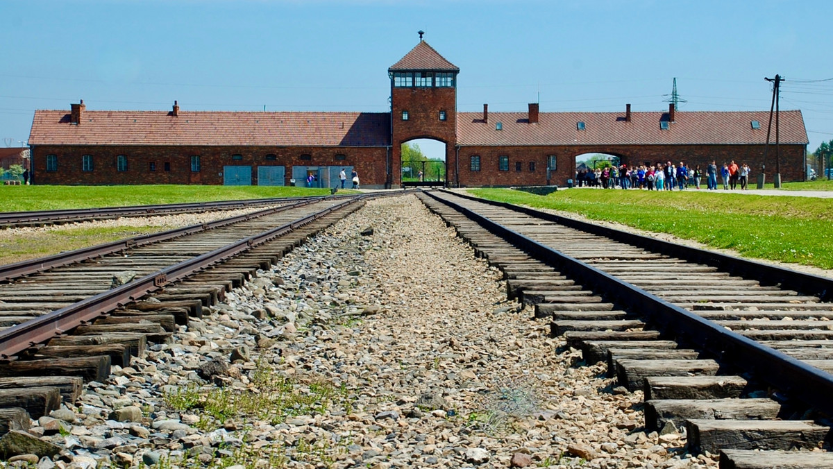 Skandaliczne zachowanie Niemców na wycieczce do Auschwitz. Zostali zawieszeni