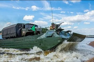 Wojna w Ukrainie. Tajna broń ukraińskiej ofensywy rzecznej. Amfibie z silnikami czołgowymi