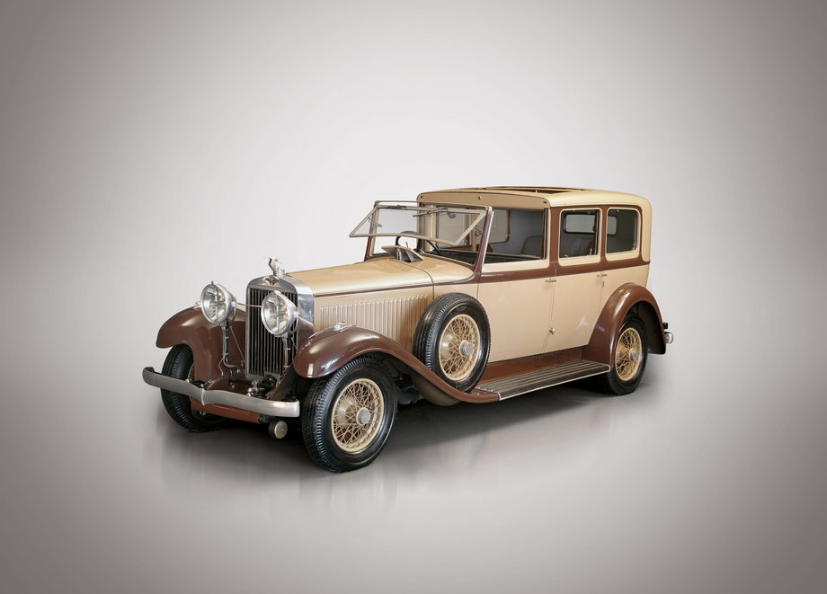 In the same vein, a 1930 Hispano-Suiza H6B Coupé Chauffeur by Binder.