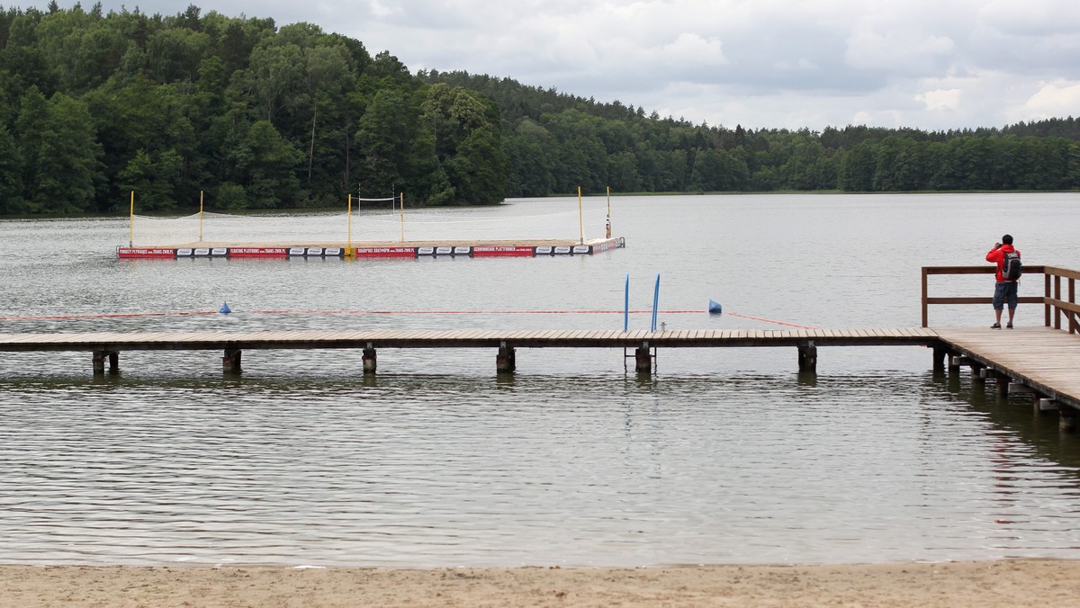 W jeziorze Szeląg Mały pod Ostródą utonęła 21-letnia zawodniczka reprezentacji Rosji w piłce ręcznej plażowej - poinformowała ostródzka policja. W Starych Jabłonkach rozgrywano Mistrzostwa Europy w tej dyscyplinie.