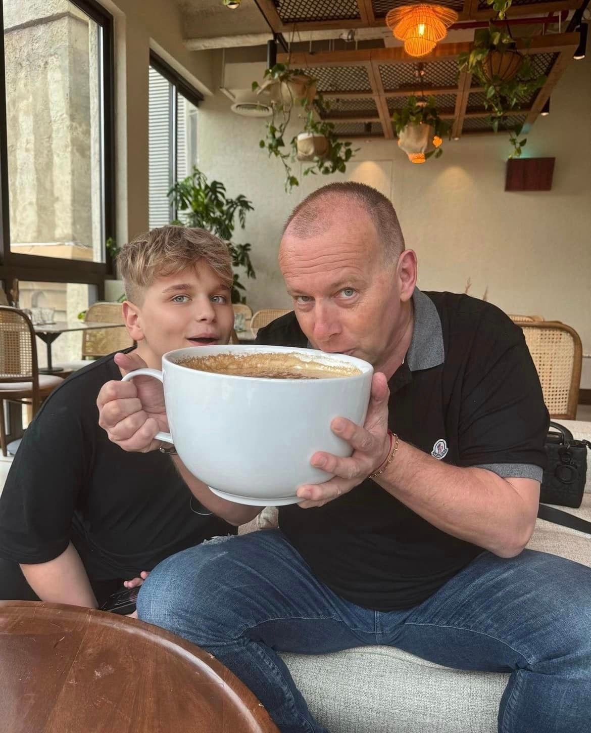 Boris Kollár si s deťmi užíva Dubaj.