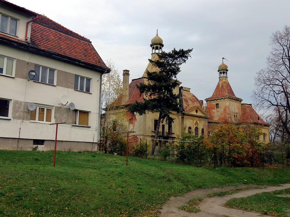 Pałac w Mańczycach - opuszczona rezydencja rodziny von Stosch na Dolnym Śląsku