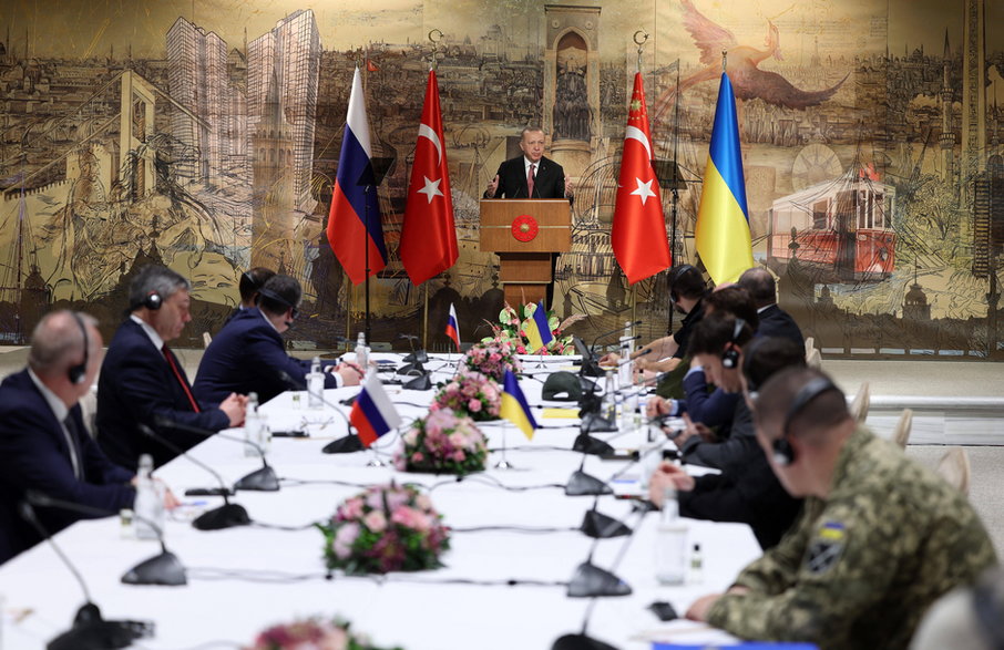 Delegacje Rosji i Ukrainy podczas rozmów w Stambule (29.03.2022 r.)
