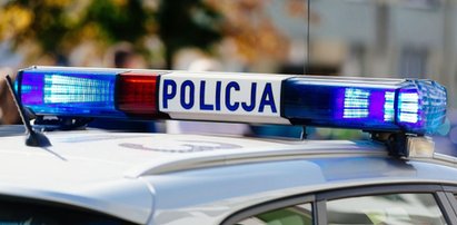 Policjanci eskortowali ciężarną do szpitala