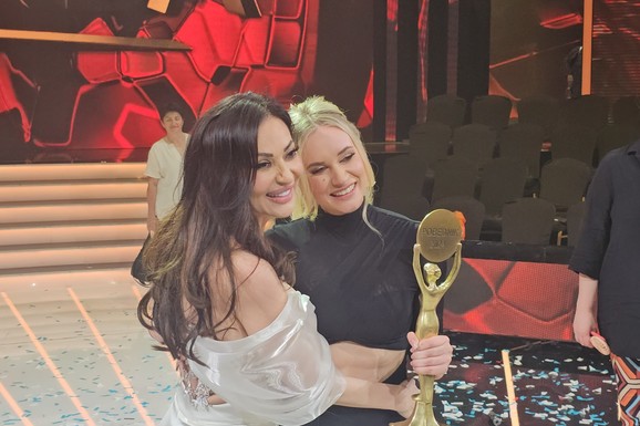 "Ucenjivali su me, tražili su 1.000 evra, SVE JE NESTALO" Pevačicu jedna greška skupo koštala, spomenula i muža zbog kog se preselila u Beograd