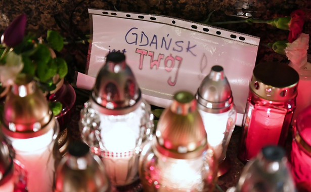 "Myślami z Gdańskiem". Gesty solidarności płyną z całego kraju