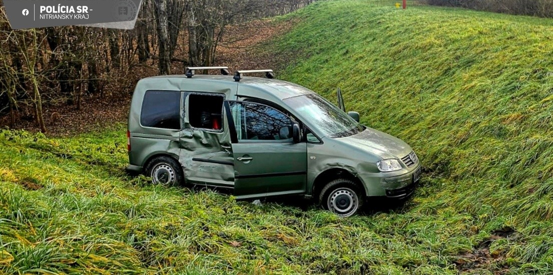 Hliadka v Šali prenasledovala muža na kradnutom aute a pod vplyvom drog.
