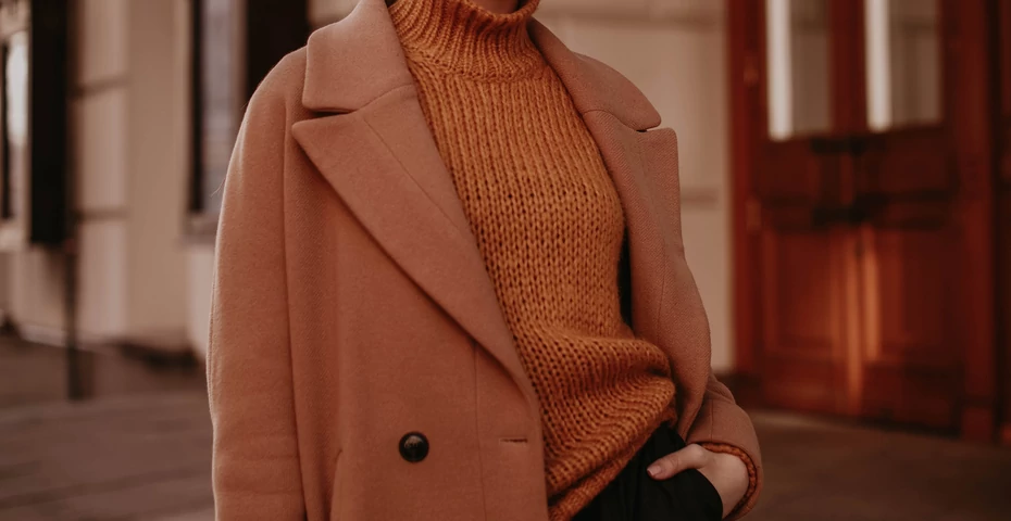 Zimowe wyprzedaże: te piękne swetry kupisz już od 39,99 zł. Otulą lepiej niż koc! 