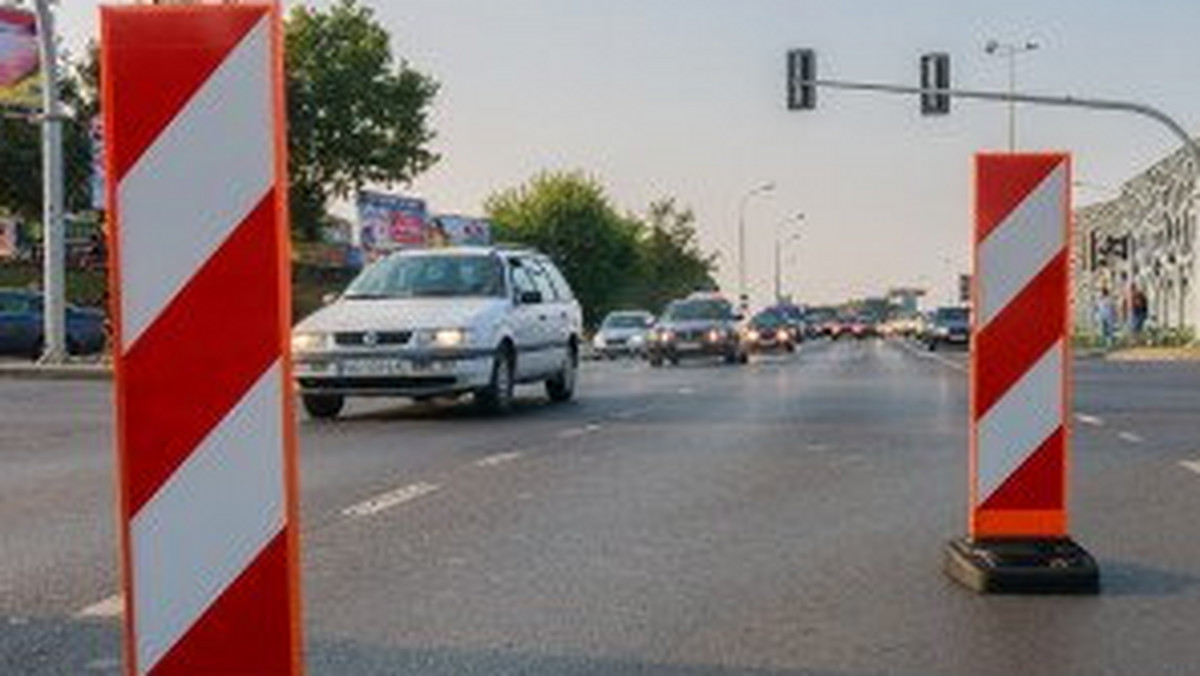 Szykują się poważne utrudnienia dla kierowców z południowej części Olsztyna. Dziś nad ranem drogowcy zamknęli dwa ważne skrzyżowania z aleją Sikorskiego – nie będzie można w nią wjechać z ulic Synów Pułku oraz Wilczyńskiego.
