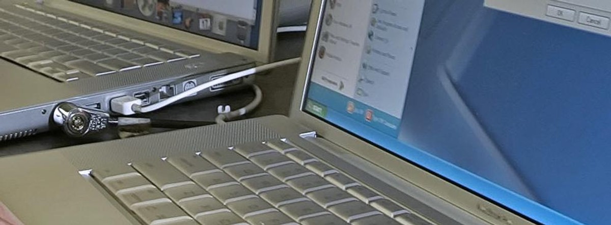 Wsparcie dla starszego sprzętu Próba instalacji nowszych wersji Windowsa na komputerach starszych niż 5-6 lat, to często istna droga przez mękę. Wszystko z powodu braku sterowników dla podzespołów. W tej sytuacji użytkownicy starszego sprzętu są niejako zmuszeni do pozostania przy Windowsie XP… lub do zakupu nowego komputera.