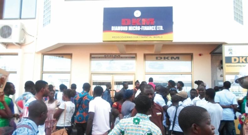 Government pays over 300 DKM customers in Sunyani