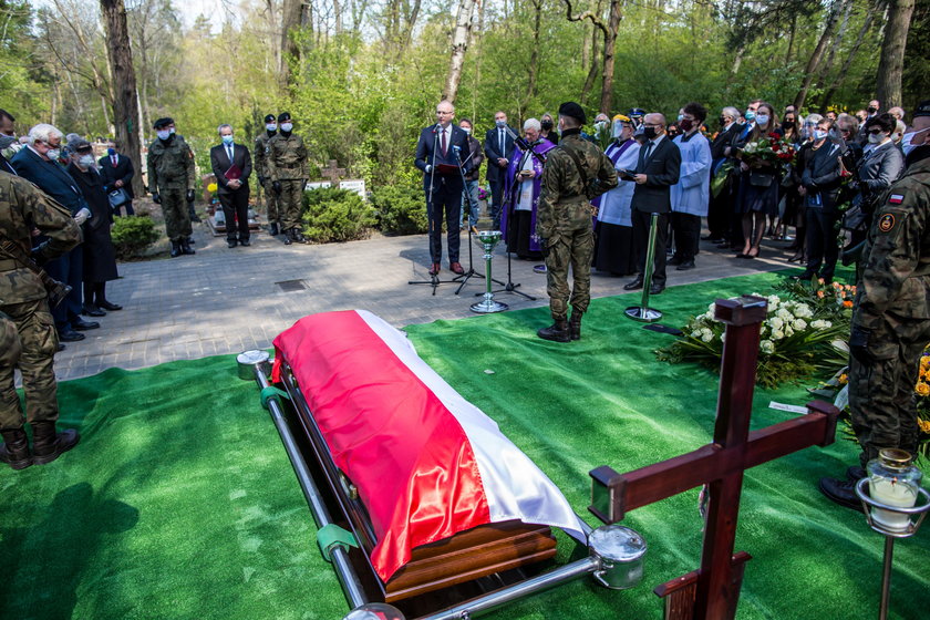 Pogrzeb Krystyny Łybackiej. Była minister edukacji spoczęła w Poznaniu