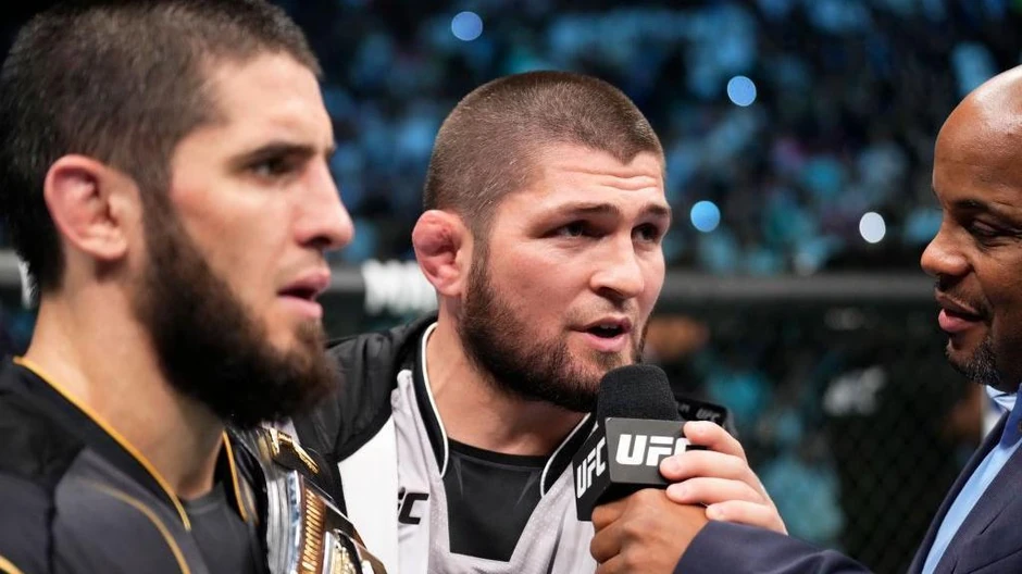 Habib Nurmagomedov (u sredini) bio je idol Islama Mahačeva (levo), njegov sparing partner, a sada mu je trener | Foto: Chris Unger/Zuffa LLC/Getty Images