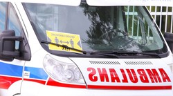 Pacjent zmarł w karetce pod szpitalem. "Drzwi były zamknięte na łańcuch"
