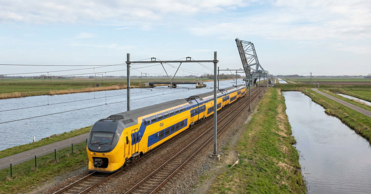 Twee forse treinstoringen donderdag: schip botst tegen brug Zevenbergen, stroomstoring Lelystad-Dron