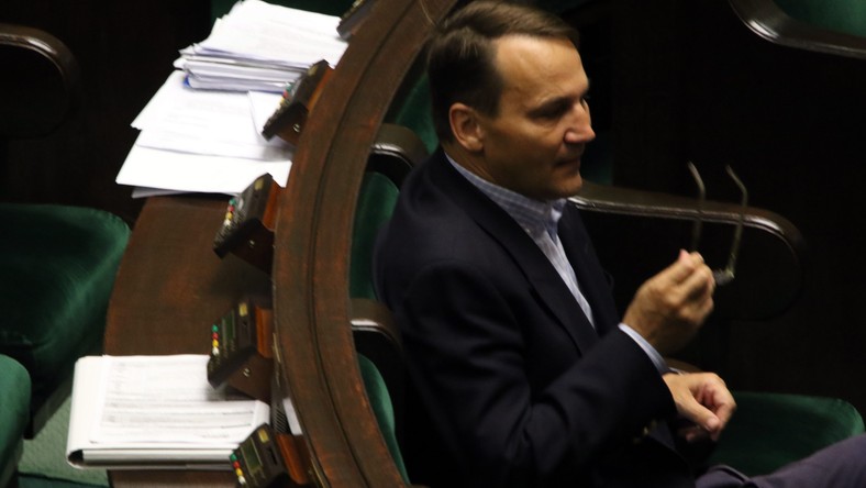 Sikorski znalazł nowe zajęcie. Będzie wykładał na ...