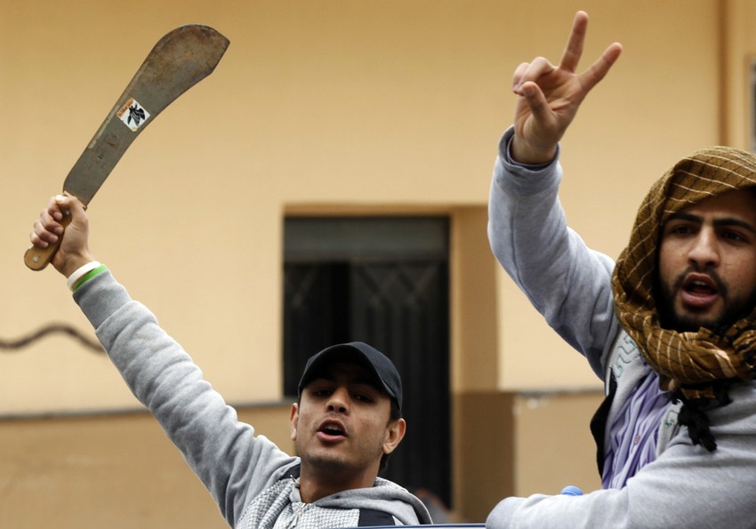 Libijski pobunjenici slave pobedu nad Gadafijevim snagama u Bengaziju