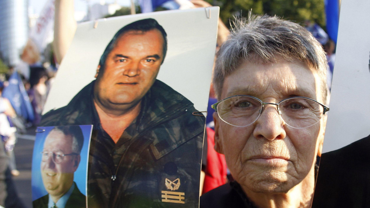 W centrum Belgradu 10 tys. ludzi - według oceny policji - demonstrowało w niedzielę solidarność z aresztowanym w czwartek, po 16 latach ukrywania się, byłym dowódcą sił bośniackich Serbów Ratko Mladiciem.