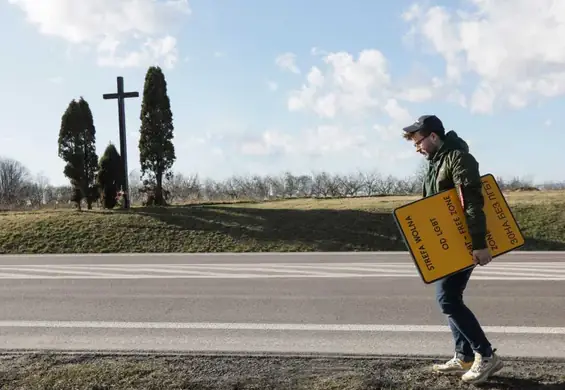 "Strefy wolne od LGBT" w galerii. Zdjęcia z projektu Barta Staszewskiego na wystawie