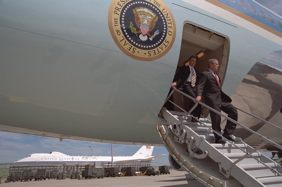 Kolejna podróż. Z bazy Berksdale George W. Bush udaje się do bazy Offutt Air Force w Nebrasce.