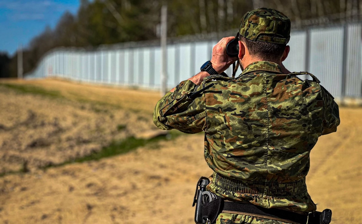  Policja zatrzymała kolejnych tzw. kurierów przewożących migrantów