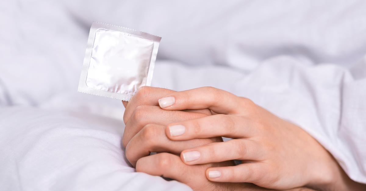 Prezerwatywa - rodzaje i rozmiary. Czy jest skutecznym środkiem  antykoncepcji?