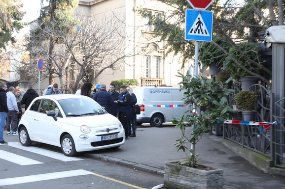 OPSADNO STANJE NA VRAČARU Prve slike sa mesta pucnjave na Vuka Bajruševića (FOTO, VIDEO)