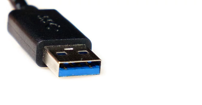 Źle zrobiony przewód USB z wtyczką typu C z jednej i typu A z drugiej strony może być niebezpieczny dla sprzętu!