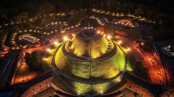 Zagospodarowanie zniszczonych bastionów I–III fortu Kościuszko kosztowało prawie 35 mln zł.