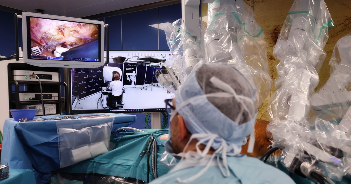 W niektórych dziedzinach operacje dzięki robotów już stały się standardem. "To przełom"