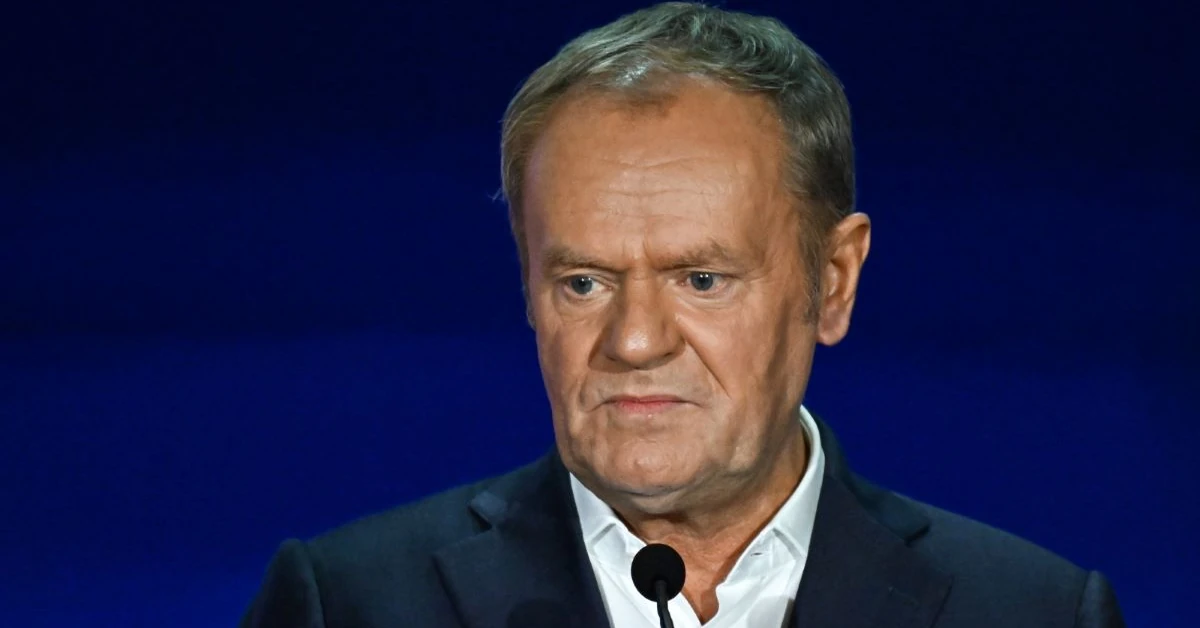 Tusk ostro komentuje incydent przed biurem PO. Wspomniał o Bąkiewiczu
