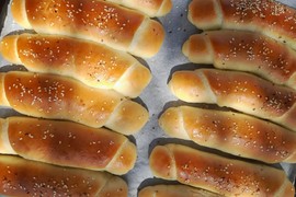 Dragica pravi NAJBOLJE POSNE PEKARSKE KIFLE u celoj Srbiji: Mekane su kao duša, tope se u ustima, a RECEPT je ultra jednostavan