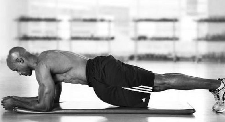 This new spin on planking will completely carve up your core