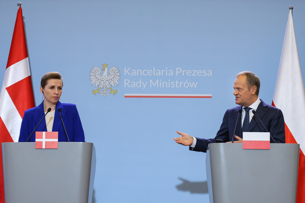 Premier RP Donald Tusk i premier Danii Mette Frederiksen podczas wspólnej konferencji prasowej, po spotkaniu w KPRM w Warszawie