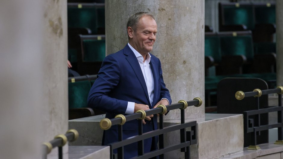 Donald Tusk na galerii sali posiedzeń Sejmu (26.05.2023)