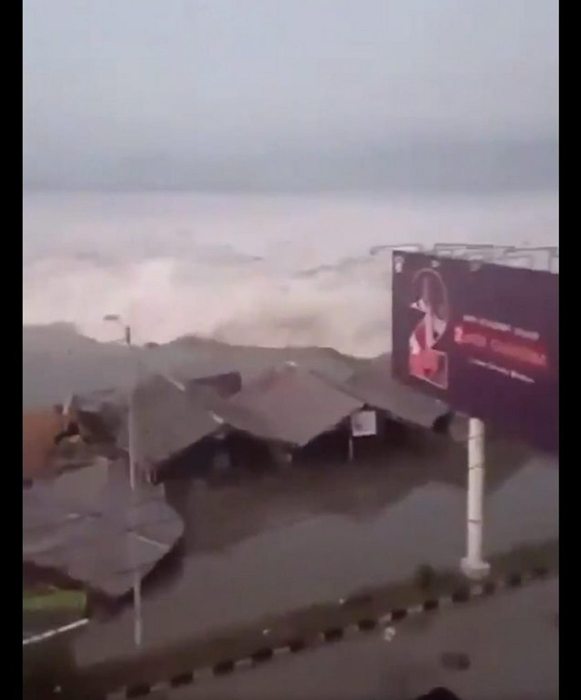 Potężne tsunami uderzyło w wyspę. Przerażające nagranie