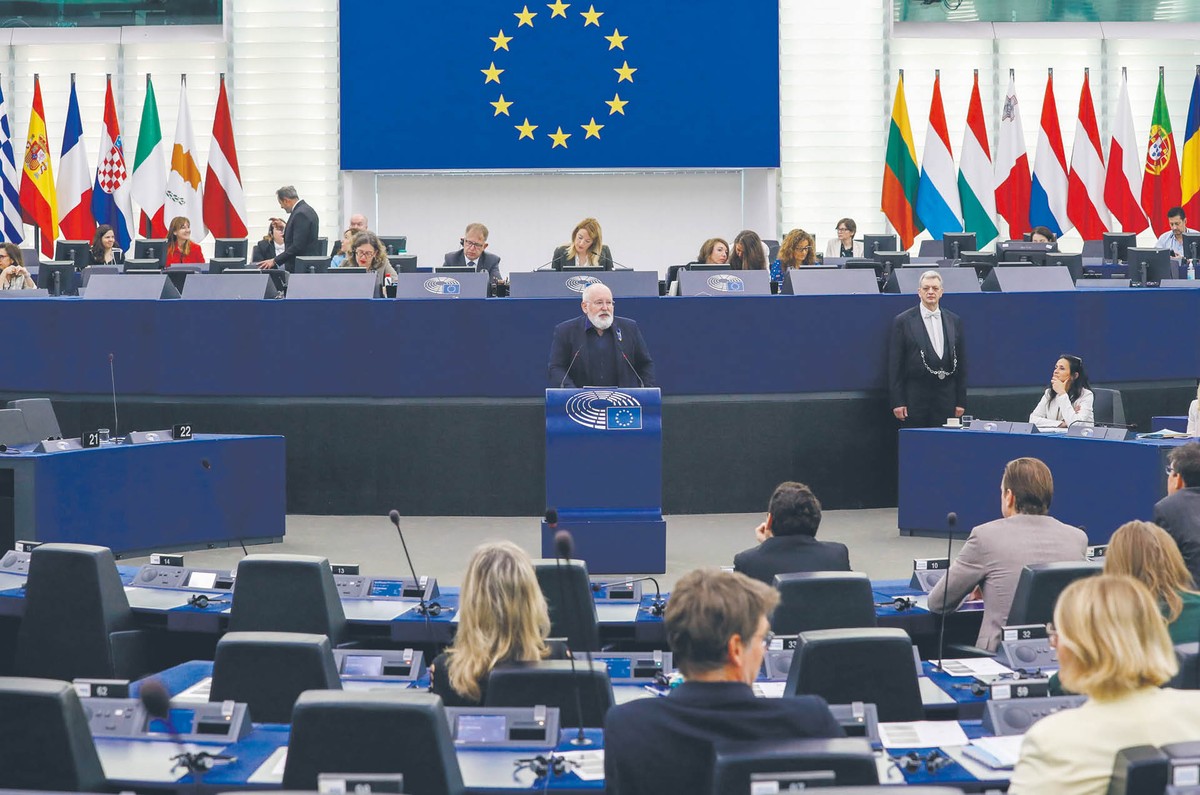 Frans Timmermans, wiceprzewodniczący Komisji Europejskiej odpowiedzialny za Europejski Zielony Ład, na forum Parlamentu Europejskiego w Strasburgu