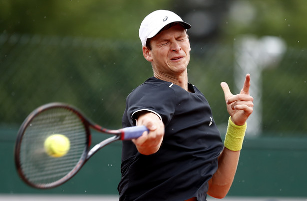 Hubert Hurkacz sprawcą sensacji. Polski tenisista awansował do drugiej rundy French Open