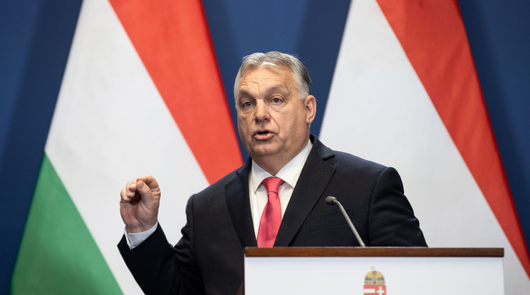 Csütörtök délután Orbán Viktor közösségi oldalán egy videóban jelentette be, hogy alkotmánymódosítást nyújtott be a bicskei pedofilügyben hozott köztársasági elnöki kegyelmi ügy miatt / Fotó: Zsolnai Péter