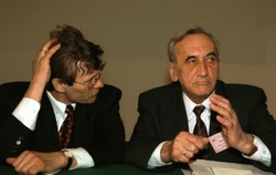 Płotki biznesu. III RP rzuciła miliony Polaków na głęboką wodę kapitalizmu