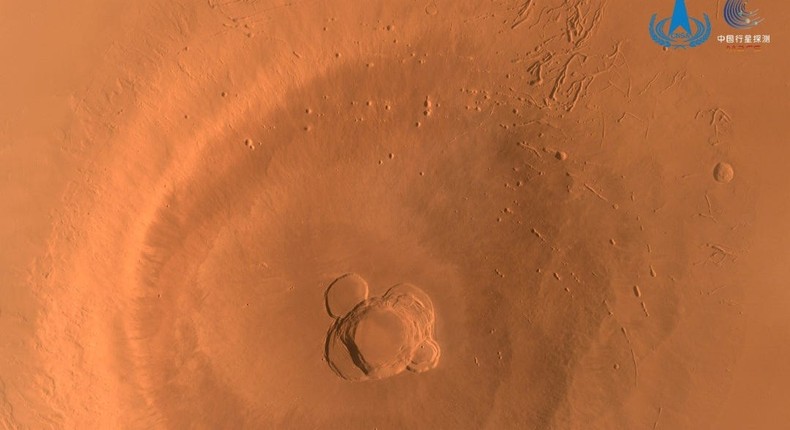 China's Mars orbiter captured this top-down view of the 59,055-foot Ascraeus Mons volcano.