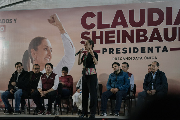 W Meksyku, gdzie głosować będzie blisko sto milionów wyborców, najprawdopodobniej po raz pierwszy najwyższy urząd zdobędzie kobieta, Claudia Sheinbaum, była burmistrz miasta Meksyk.
