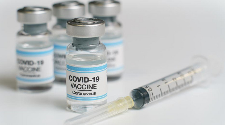 Aggasztómódon múlik a koronavírus elleni oltások hatása / Illusztráció: Northfoto