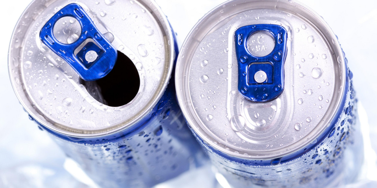 Zakaz sprzedaży napojów energetycznych nieletnim ma wejść w życie 1 stycznia 2024 r.
