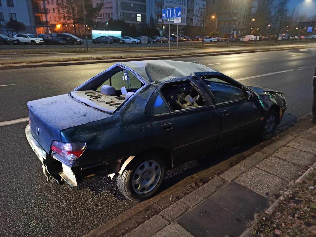 Chciał wrakiem dojechać do Gruzji. Policja zatrzymała go na warszawskim Mokotowie