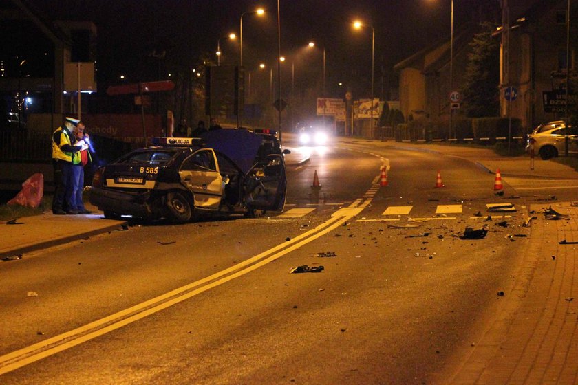 Szaleńczy pościg w Jeleniej Górze za kradzionym autem. Ranni policjanci!