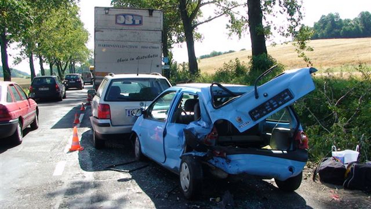 Na drodze Wrocław - Jelenia Góra, w miejscowości Bronówek, doszło do sporego karambolu, w którym uczestniczyło 12 samochodów - informuje Polskie Radio Wrocław.