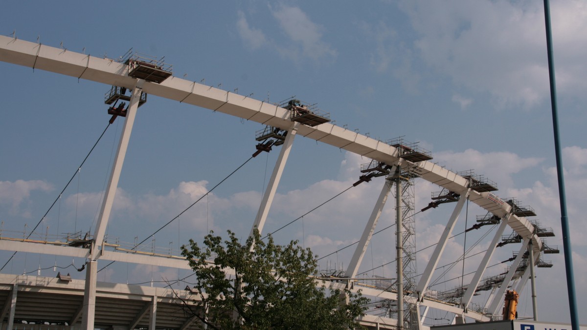 Uchwałę o likwidacji Wojewódzkiego Ośrodka Kultury i Sportu "Stadion Śląski" (WOKiS) w Chorzowie podjęli wczoraj radni śląskiego sejmiku. Jego zadania przejmie spółka Stadion Śląski, która - jak podano - "wyraziła wolę przejęcia" pracowników WOKiS.